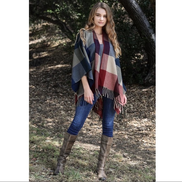🍁1 DAY SALE🍁Ruana Poncho Wrap w/ Tassel Trim - Picture 4 of 5